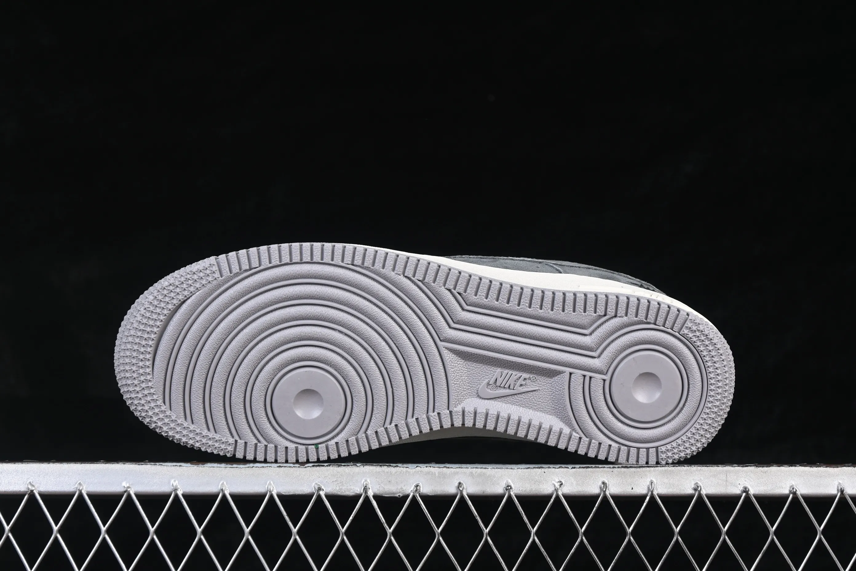 All categories Nk Air Force 1 Air Force series Nk Air Force 1 Low Air Force low-top Nike Air Force 1'07 Low Stussy co-branded charcoal gray elegant white Air Force 1 low-top casual sneakers DV5477-401